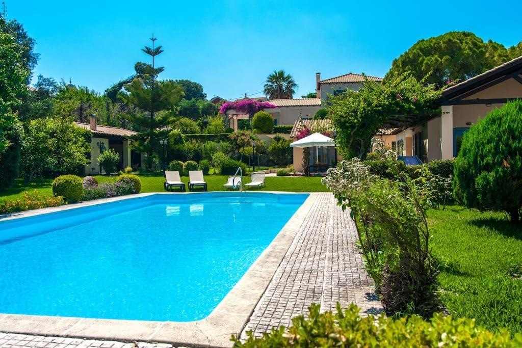 Villa Loukia สปาร์เชีย ภายนอก รูปภาพ