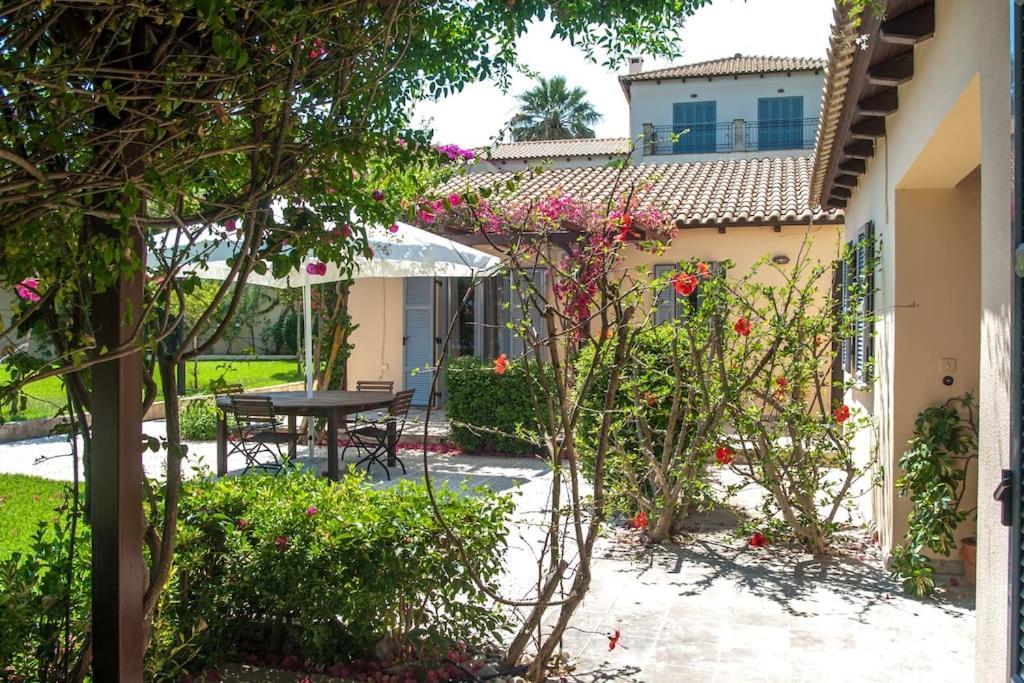 Villa Loukia สปาร์เชีย ภายนอก รูปภาพ