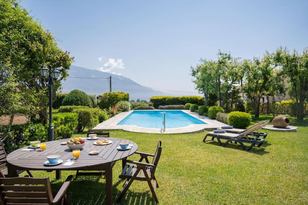 Villa Loukia สปาร์เชีย ภายนอก รูปภาพ